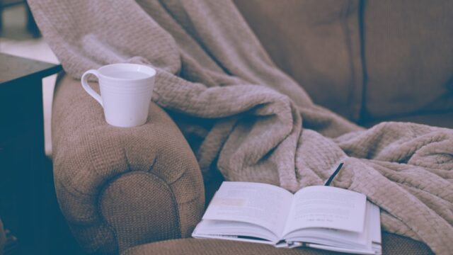 夜の晩酌でくつろぐイメージ
