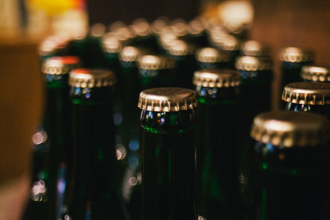 クラフトビールが複数本並ぶ定期便のイメージ