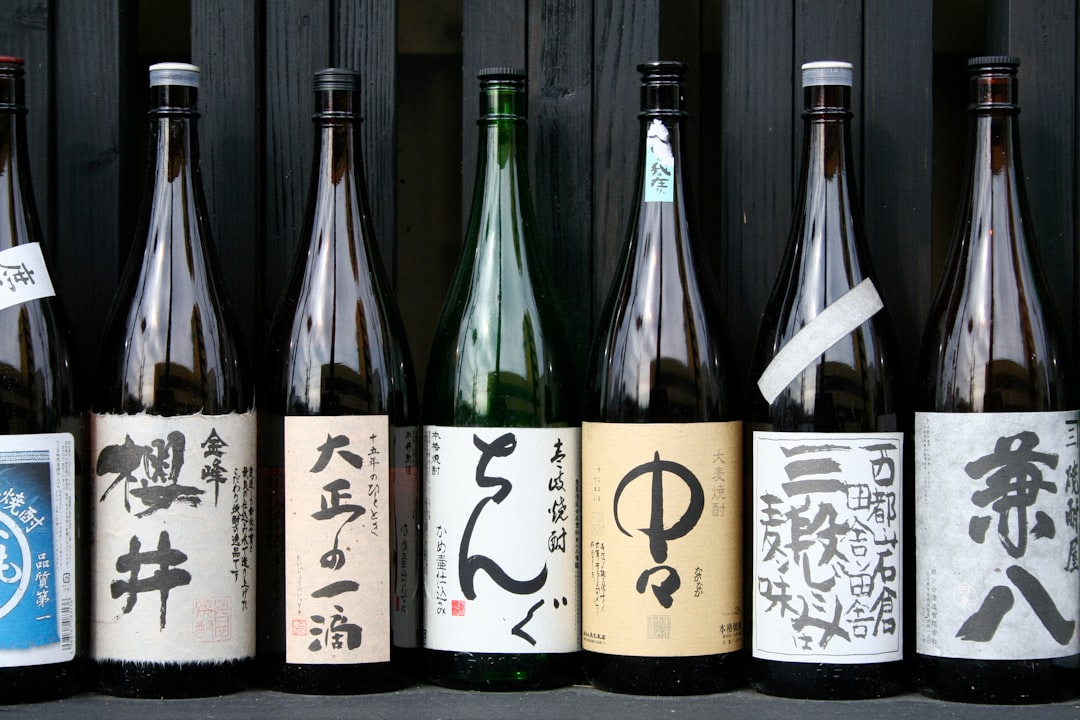 山形県の日本酒瓶と酒蔵のイメージ写真