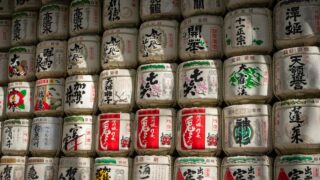 新潟産日本酒の升と稲穂のイメージ