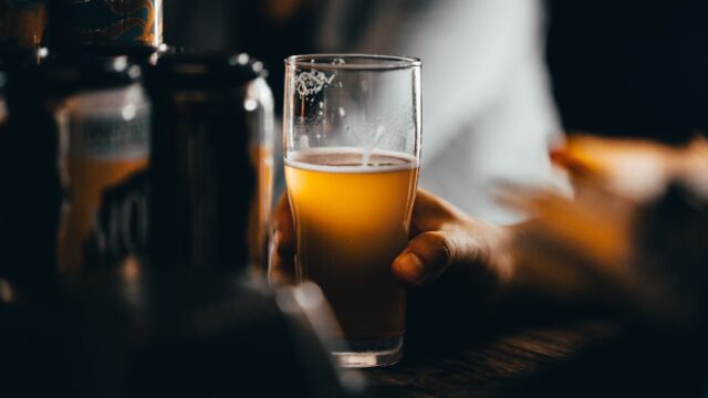 北海道産クラフトビールのグラスのイメージ