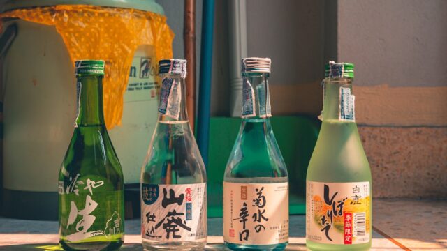 敬老の日のお酒ギフトをイメージした日本酒の瓶の写真